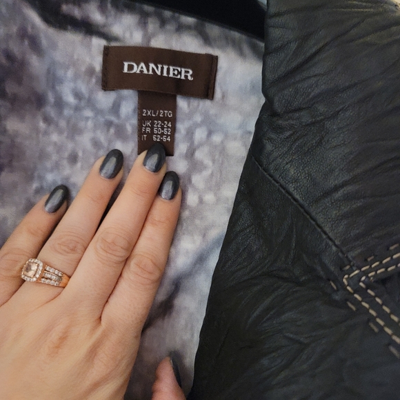 Danier real leather jacket - Picture 2 of 2